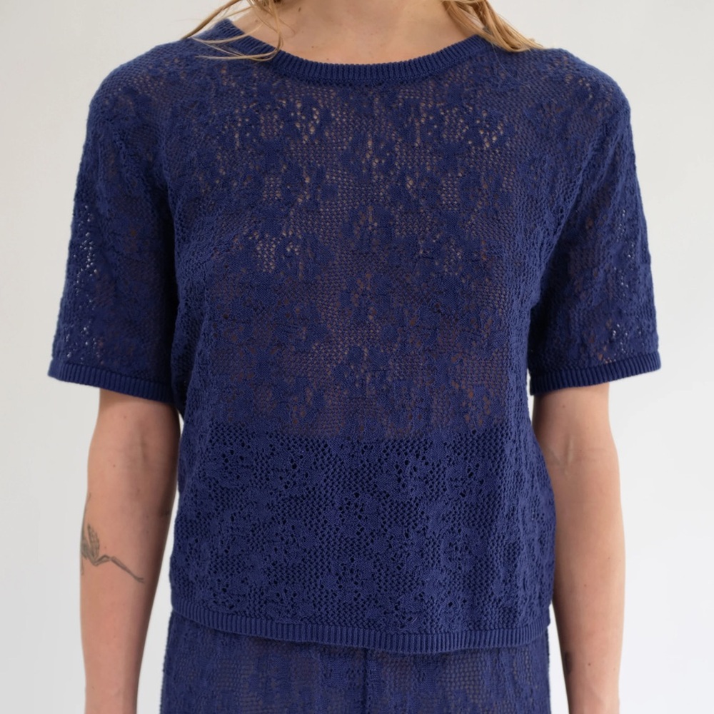 Beklina Edificio Lace T-Shirt in Ink, size M/L